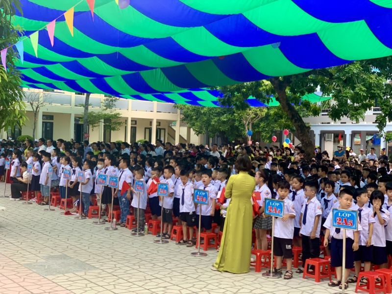không khí tưng bừng, náo nức của hàng triệu giáo viên, học sinh cả nước mừng lễ khai giảng năm học mới