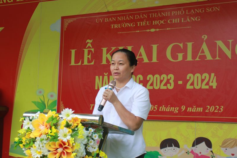 Bí thư Thành ủy Lạng Sơn Đoàn Thị Loan phát biểu tại lễ khai giảng của Trường Tiểu học Chi Lăng