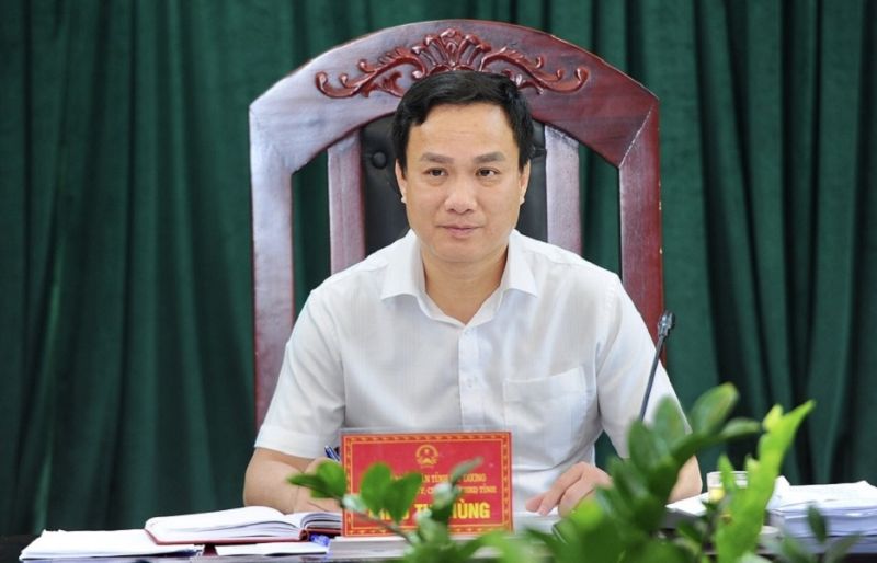 Chủ tịch UBND tỉnh Triệu Thế Hùng chủ trì phiên họp