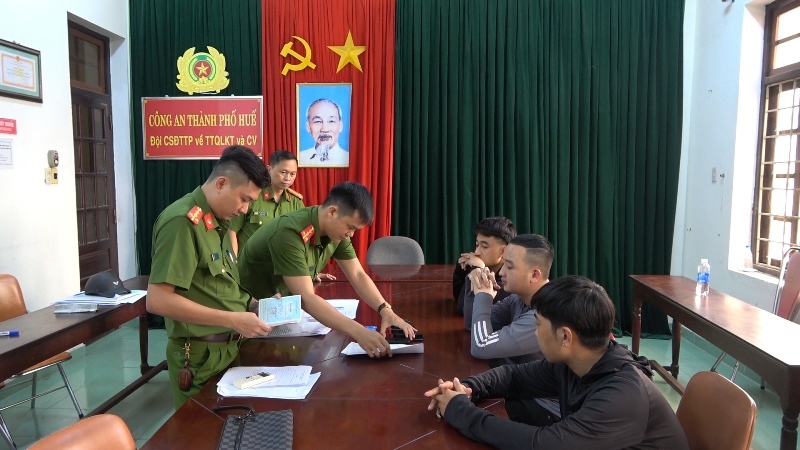 Chủ tịch UBND tỉnh Thừa Thiên Huế “tuyên chiến” với tín dụng đen