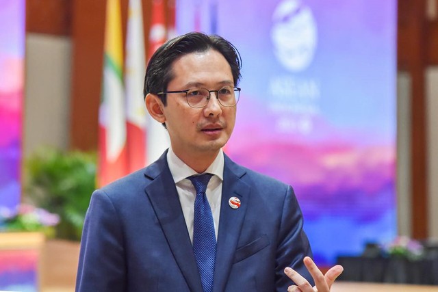 Thứ trưởng Bộ Ngoại giao Đỗ Hùng Việt trả lời phỏng vấn báo chí về Hội nghị Cấp cao ASEAN 43 và các hội nghị liên quan, diễn ra từ ngày 4-7/9 tại Jakarta, Indonesia