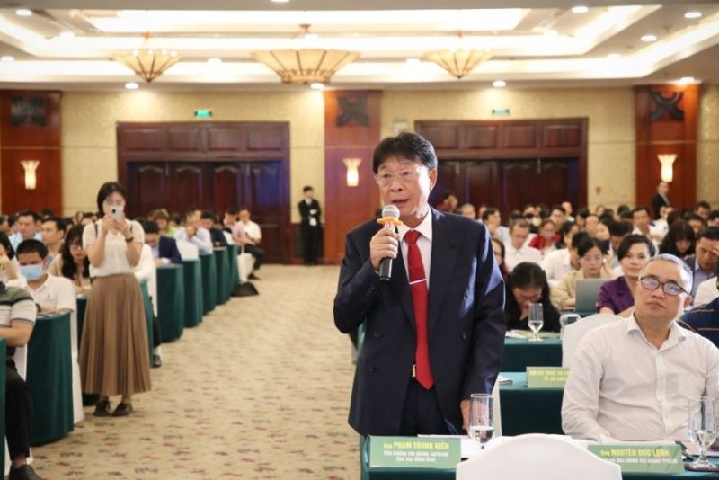 Ông Phạm Trung Kiên - Phó Trưởng Văn phòng Đại diện Agribank Khu vực miền Nam trình bày tham luận tại Hội thảo