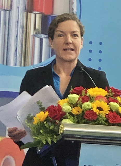 Tiến sĩ Freiin von Salis Soglio Cosima Jasmin giới thiệu về Nh&agrave; m&aacute;y.