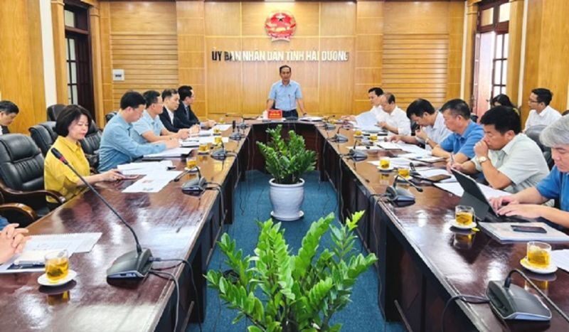 Phó Chủ tịch UBND tỉnh Hải Dương cùng đại diện một số sở, ngành, địa phương của tỉnh tại buổi làm việc