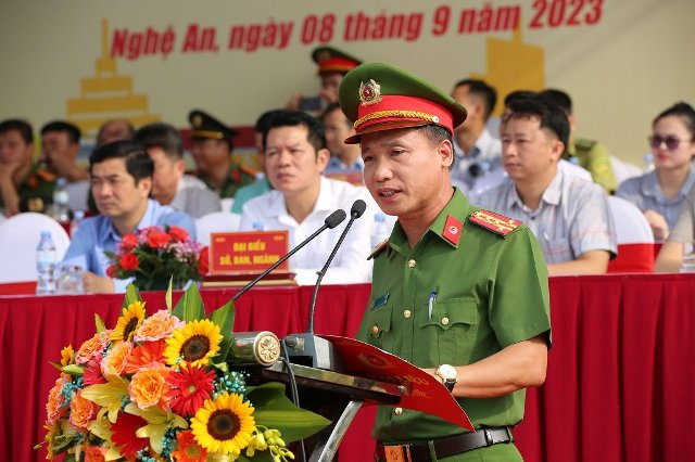 Ảnh 10: Đại tá Nguyễn Duy Thanh – PGĐ công an tỉnh Nghệ An phát biểu tại buổi tổng duyệt diễn tập năm 2023. (Ảnh: V.Hậu).