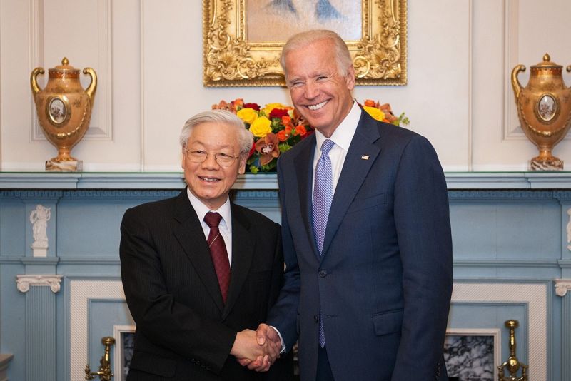 Tổng Bí thư Nguyễn Phú Trọng gặp ông Joe Biden, lúc đó là Phó Tổng thống Hoa Kỳ, tại Nhà Trắng năm 2015. (Nguồn: TTXVN)