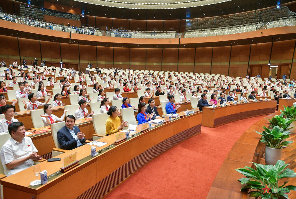 Các đại biểu dự phiên họp giả định Quốc hội trẻ em.