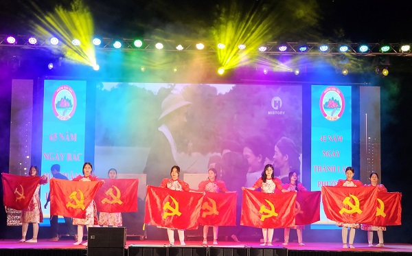 Chương trình nghệ thuật mở màn chuỗi sự kiện Kỷ niệm 65 năm ngày Bác Hồ lên thăm Lào Cai