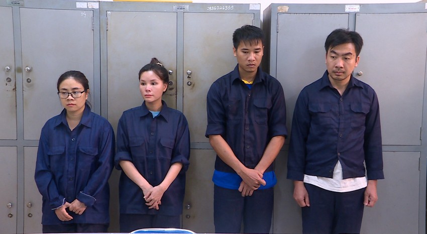 bốn người công tác tại Đội thủ tục hàng hoá nhập khẩu - Chi cục Hải quan Chơn Thành, tỉnh Bình Phước về tội nhận hối lộ
