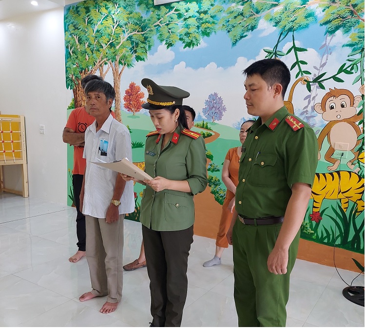 Cơ quan An ninh điều tra Công an tỉnh Thanh Hóa thi hành Lệnh bắt tạm giam đối với Lê Thị Hồng Vân