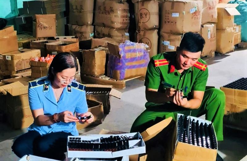 Bắc Giang: Tạm giữ số lượng lớn sản phẩm làm đẹp không rõ nguồn gốc tại một DN ở Tân Yên