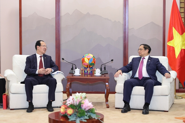 Thủ tướng cũng hoan nghênh Tập đoàn tham gia triển khai các dự án đường sắt tốc độ cao tại Việt Nam với hình thức phù hợp - Ảnh: VGP/Nhật Bắc