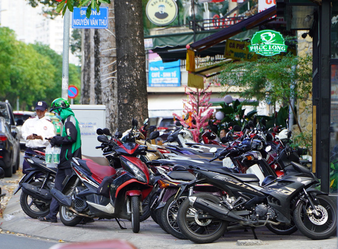 TP. Hồ Chí Minh: Đề xuất thu phí sử dụng tạm lòng đường, vỉa hè