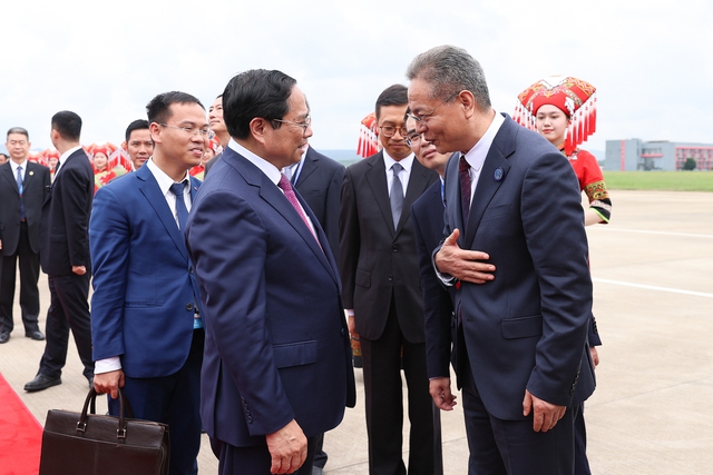Thủ tướng và đoàn đại biểu rời Nam Ninh, tỉnh Quảng Tây, kết thúc tốt đẹp chuyến công tác dự Hội chợ Trung Quốc - ASEAN (CAEXPO) và Hội nghị thượng đỉnh Thương mại - Đầu tư Trung Quốc - ASEAN (CABIS) lần thứ 20 tại Nam Ninh - Ảnh: VGP/Nhật Bắc
