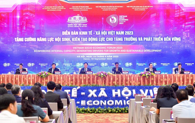 Diễn đàn được kết nối trực tuyến tới 6 điểm cầu ở 3 khu vực Bắc-Trung-Nam - Ảnh: VGP/ĐH Diễn đàn được kết nối trực tuyến tới 6 điểm cầu ở 3 khu vực Bắc-Trung-Nam - Ảnh: VGP/ĐH