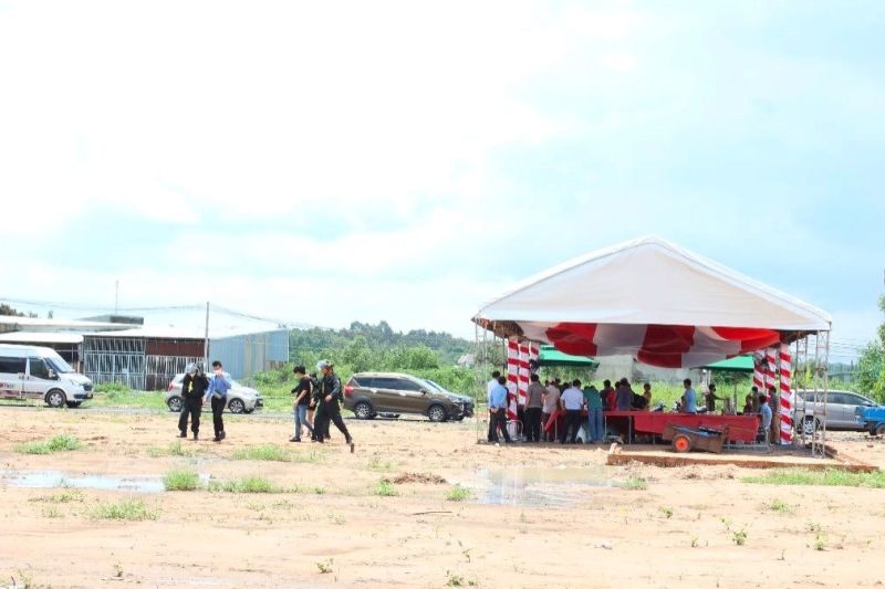 Lực lượng chức năng bắt tại trận Công ty Lộc Phúc bán đất sai quy định