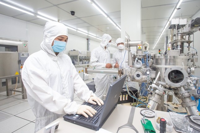 Hoạt động sản xuất chip bán dẫn tại Trung tâm Thiết kế vi mạch tại Khu công nghệ cao TP. Hồ Chí Minh