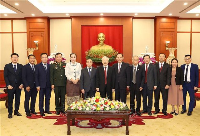 Tổng Bí thư Nguyễn Phú Trọng tiếp thân mật Đại sứ Lào tại Việt Nam Sengphet Houngboungnuang đến chào nhân dịp kết thúc nhiệm kỳ công tác - Ảnh: TTXVN