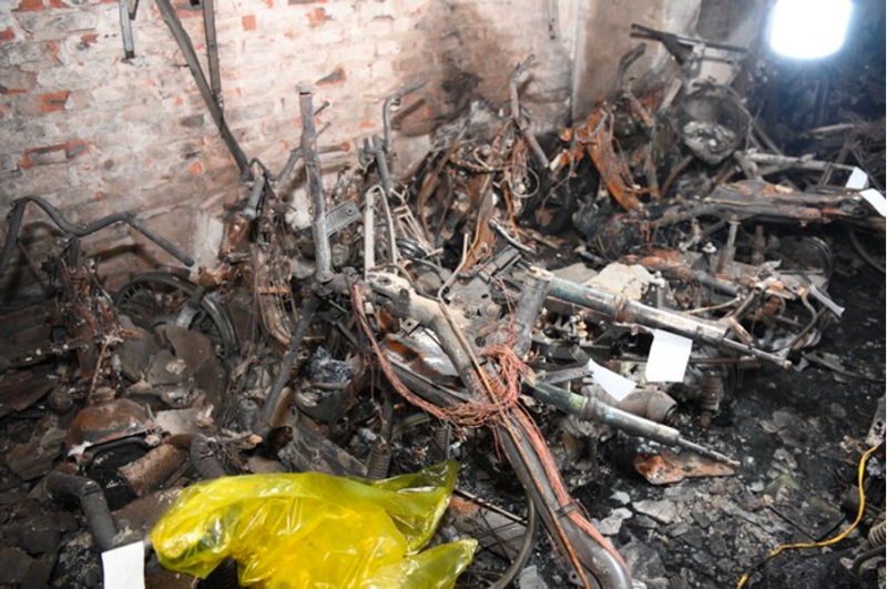 Một góc tàn dư sau vụ cháy chung cư mini Khương Hạ