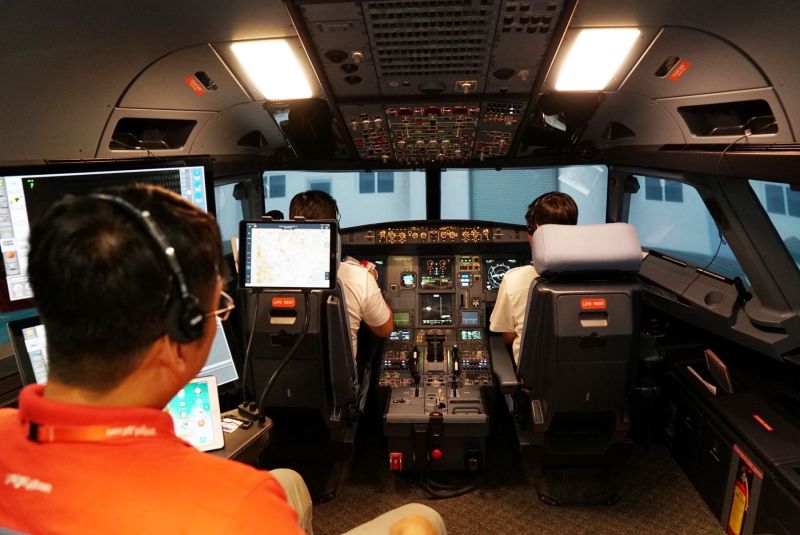Học viện Hàng không Vietjet vận hành 3 buồng lái mô phỏng (SIM) đào tạo phi công. Ảnh: Học viện Hàng không Vietjet