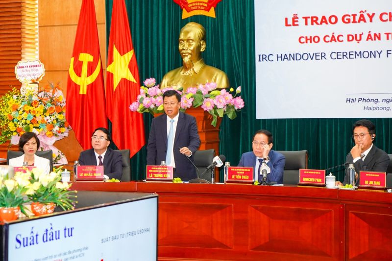 Đồng chí Lê Trung Kiên, Trưởng Ban Quản lý Khu kinh tế Hải Phòng phát biểu tại Hội nghị.