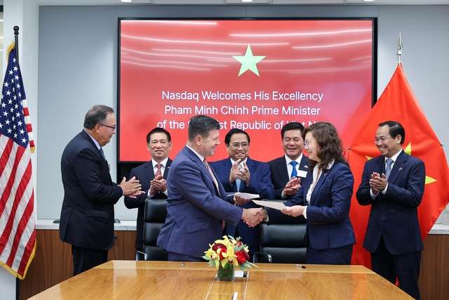 Thủ tướng chứng kiến lễ ký Ý định thư hợp tác giữa Sàn giao dịch chứng khoán NASDAQ với Ủy ban Chứng khoán Nhà nước của Việt Nam - Ảnh: VGP/Nhật Bắc