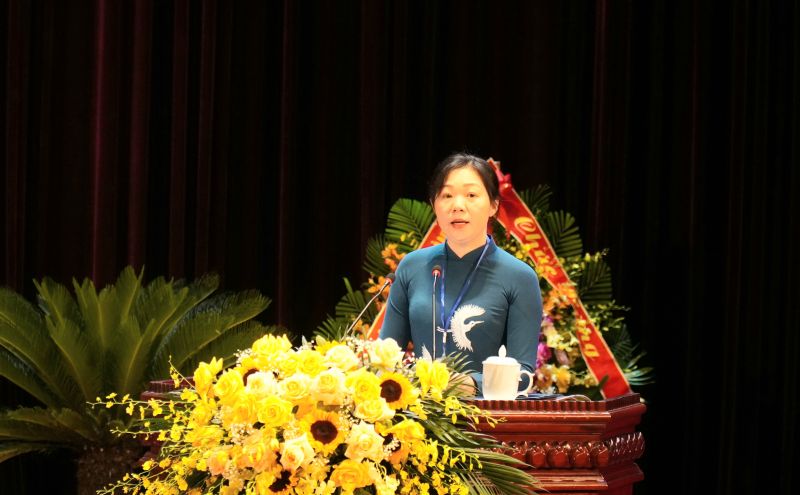 Bà Nguyễn Thị Lệ Tuyết - Chủ tịch Hội Nông dân tỉnh phát biểu khai mạc Đại hội.