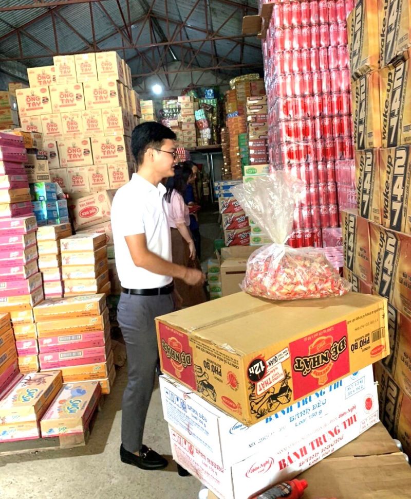Đoàn kiểm tra liên ngành số 1 - Kiểm tra an toàn thực phẩm cơ sở kinh doanh thực phẩm trên địa bàn huyện Thanh Sơn
