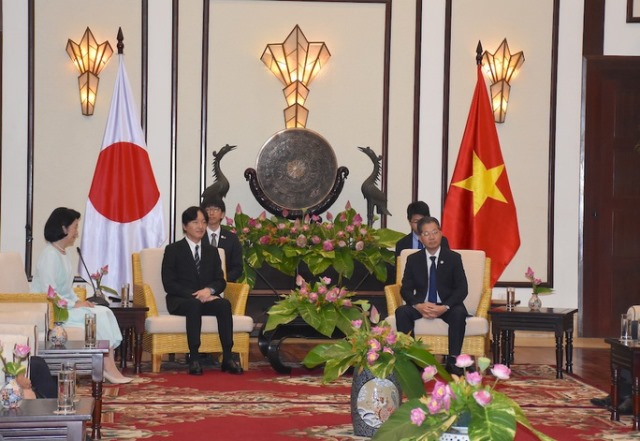 Bí thư Thành ủy Nguyễn Văn Quảng (bên phải) chủ trì tiếp Hoàng Thái tử Nhật Bản Akishino và Công nương Kawashima Kiko đến thăm Đà Nẵng.