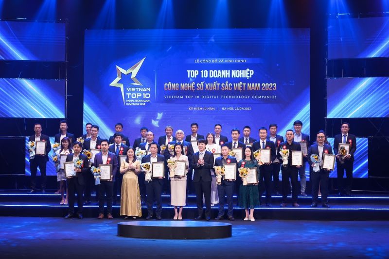 Lễ vinh danh và trao Chứng nhận TOP 10 Doanh nghiệp Công nghệ số xuất sắc Việt Nam 2023
