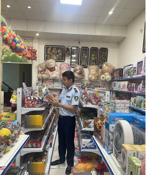 Phát hiện nhiều đồ chơi trẻ em vi phạm tại Hưng Yên