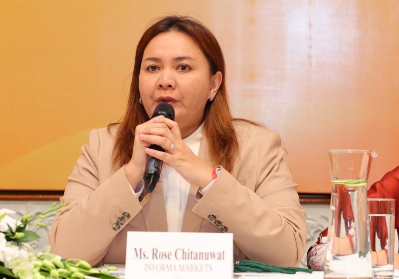Bà Rungphech (Rose) Chitanuwat, Giám đốc Chuỗi dự án - ASEAN, đại diện BTC triển lãm Vietstock chia sẻ tại họp báo