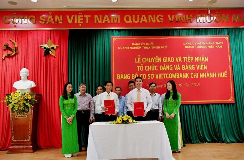 Đảng ủy khối tổ chức chuyển giao Tổ chức Đảng Ngân hàng Vietcombank về theo ngành