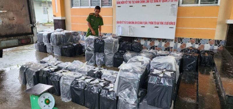 25.200 bao thuốc lá ngoại nhập lậu bị Công an tỉnh Kiên Giang phát hiện, thu giữ. Ảnh: Văn Vũ