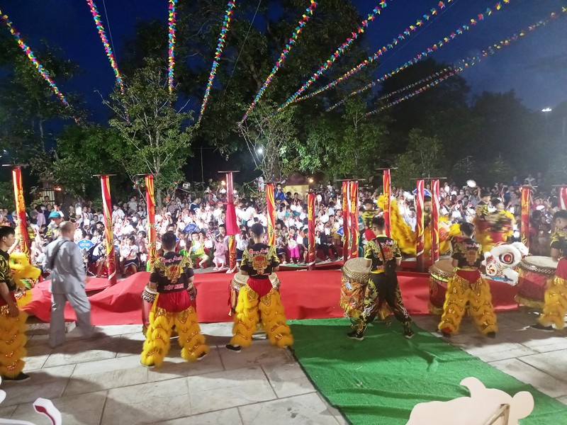 Phóng sự ảnh “Đêm hội Trăng rằm” tại Chùa Pháp Hải