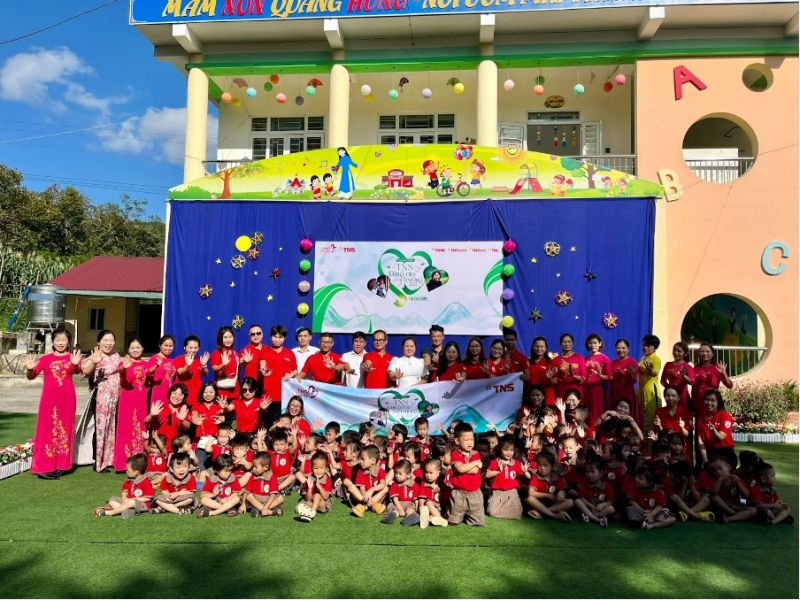 Chương trình TNS Cùng em tới trường tại Cao Bằng nối dài chuỗi hoạt động vì cộng đồng TNG Share do TNG Holdings Vietnam triển khai.