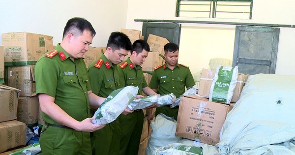 Công an thành phố Thanh Hóa kiểm tra số hàng hóa vi phạm vệ sinh an toàn thực phẩm