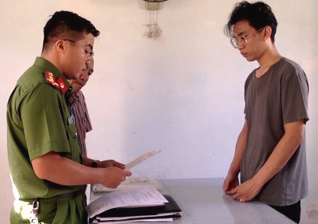 Công an TP. Đà Nẵng thực hiện lệnh bắt tạm giam đối với Natus Temmaythawittayalert.