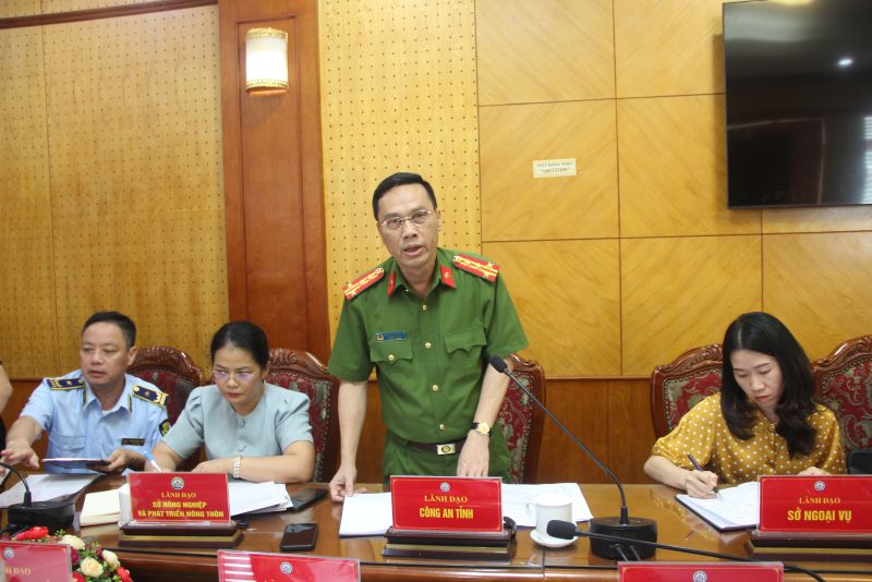 Đại tá Nguyễn Minh Tuấn, Phó Giám đốc Công an tỉnh Lạng Sơn thông tin tại cuộc họp