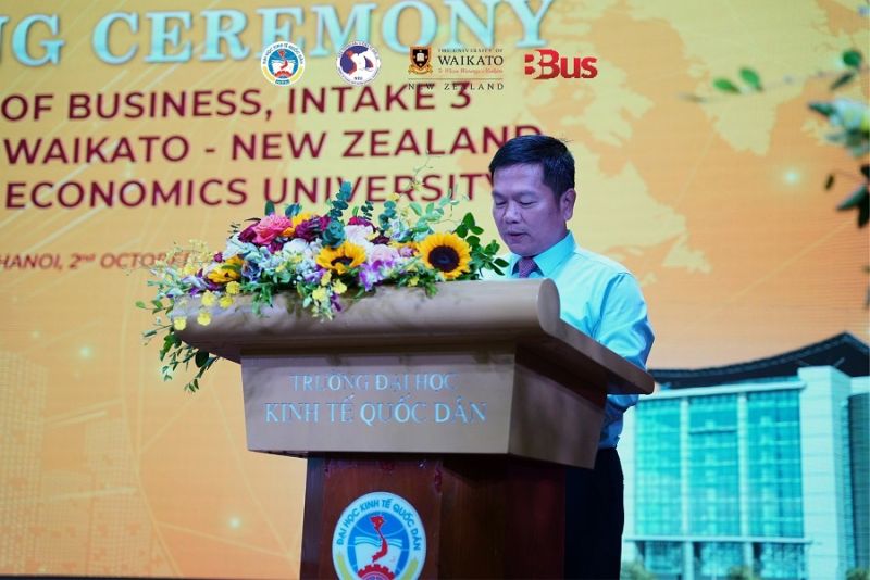 PGS.TS Nguyễn Thành Hiếu - Phó Hiệu trưởng Trường Đại học Kinh tế Quốc dân phát biểu tại buổi lễ.