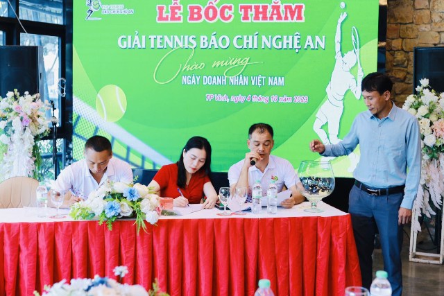 Lễ bốc thăm giải thi đấu quần vợt hướng tới ngày Doanh nhân Việt Nam.