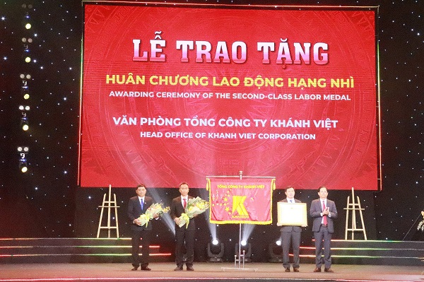 Trao tặng Huân chương lao động hạng Nhì của Nhà nước cho Văn phòng Tổng công ty Khatoco