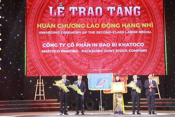 Trao tặng Huân chương lao động hạng Nhì của Nhà nước cho Công ty CP in bao bì Khatoco