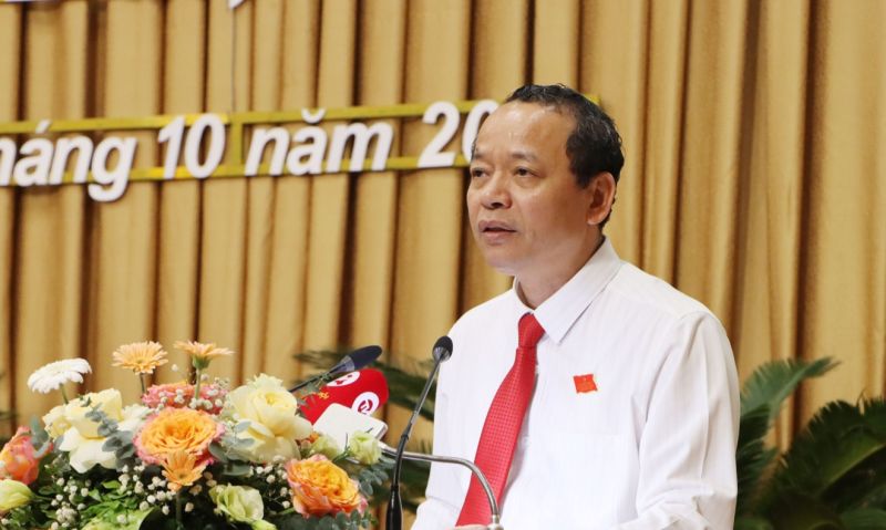 Ông Nguyễn Quốc Chung,Phó Bí thư Thường trực Tỉnh ủy, Chủ tịch HĐND tỉnh phát biểu khai mạc kỳ họp.