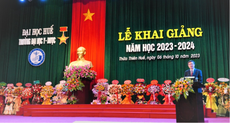 GS-TS Nguyễn Vũ Quốc Huy, Hiệu trưởng Trường Đại học Y- Dược, Đại học Huế phát biểu khai giảng