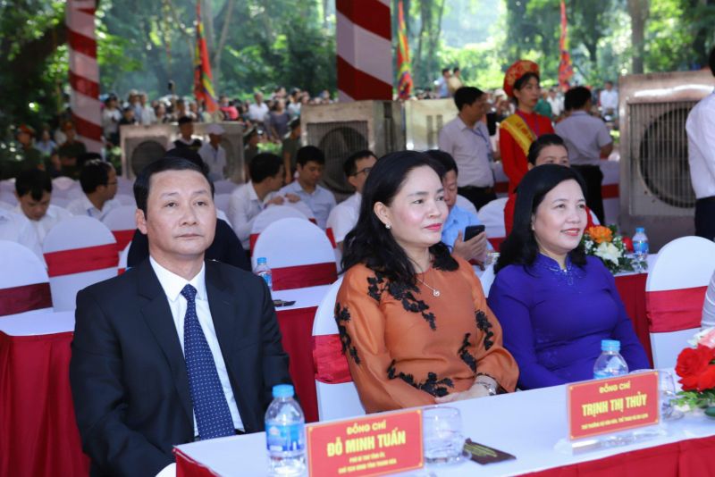 Ông Đỗ Minh Tuấn, Phó Bí thư Tỉnh ủy, Chủ tịch UBND tỉnh và các đại biểu dự lễ kỷ niệm.