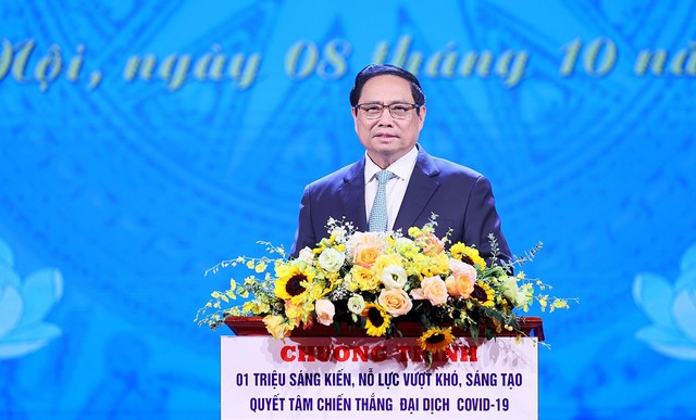 Thủ tướng Phạm Minh Chính phát biểu giao nhiệm vụ cho Tổng liên đoàn Lao động Việt Nam. Ảnh: N.Hải
