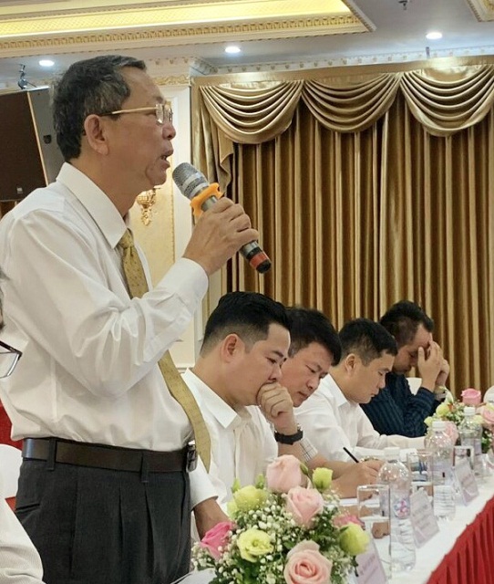 Ông Trần Văn Thanh (người đúng) phát biểu tại Hội nghị.