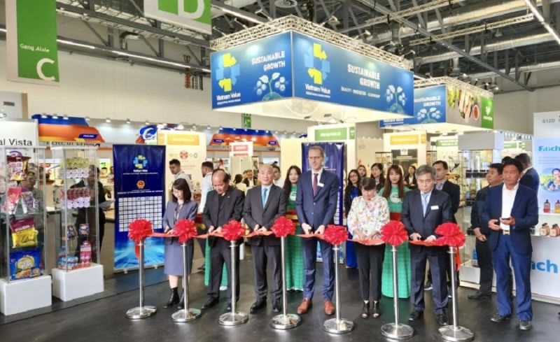 Lễ khai mạc Khu gian hàng quốc gia Việt Nam tại Hội chợ Quốc tế Công nghiệp Thực phẩm Anuga 2023.