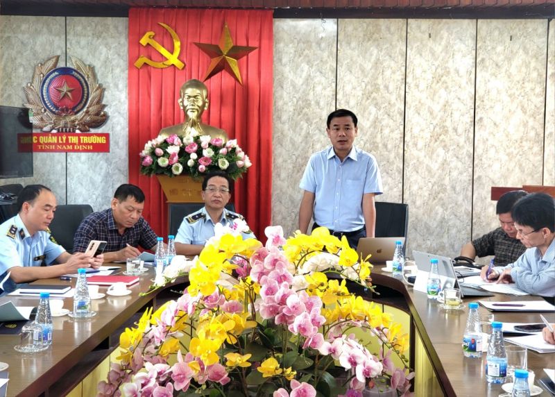 Đồng chí Nguyễn Minh Tuấn, Phó Chánh Văn phòng, Văn phòng Thường trực Ban Chỉ đạo 389 quốc gia phát biểu tại buổi làm việc với Ban Chỉ đạo 389 tỉnh Nam Định - Ảnh Thu Hằng.